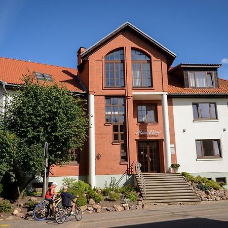 Mans Nams Hotel Saldus Buitenkant foto