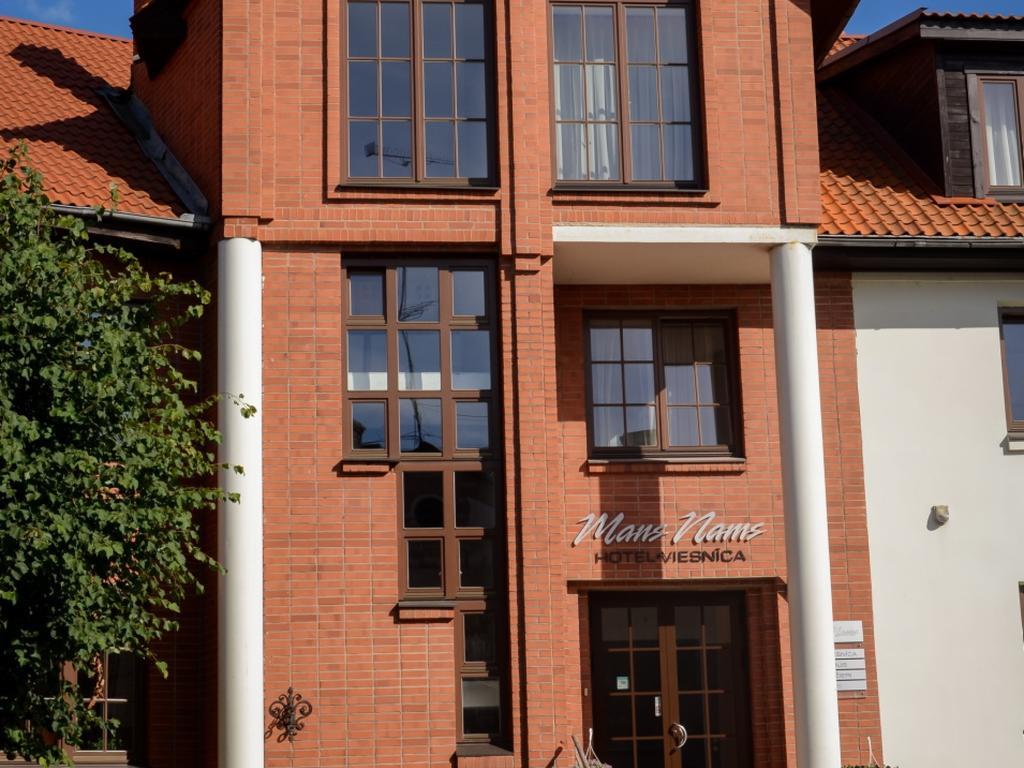 Mans Nams Hotel Saldus Buitenkant foto